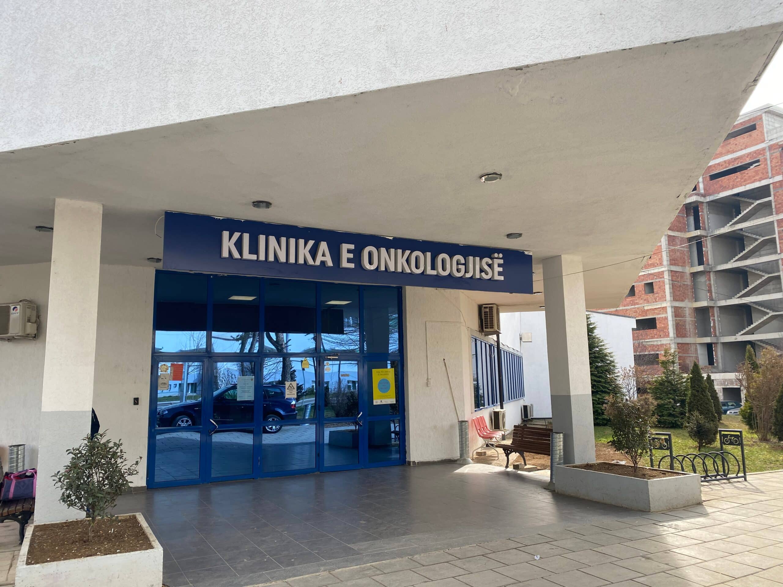 ​“Zor boll të udhëtohet për në Prishtinë”, të sëmurit nga kanceri kërkojnë që shërbimet t’u ofrohen në spitalet rajonale