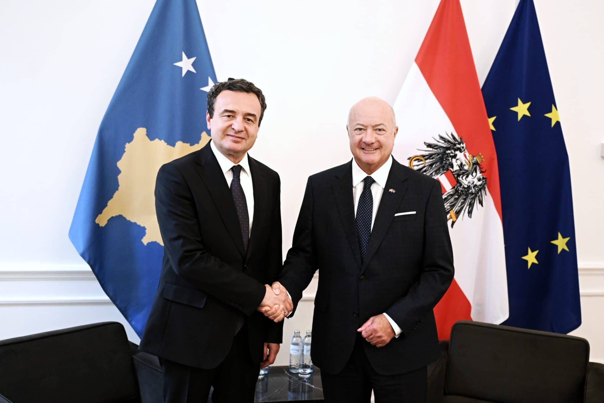 Kurti takon kancelarin austriak në Vjenë, kërkon mbështetje për anëtarësimin në Këshillin e Evropës