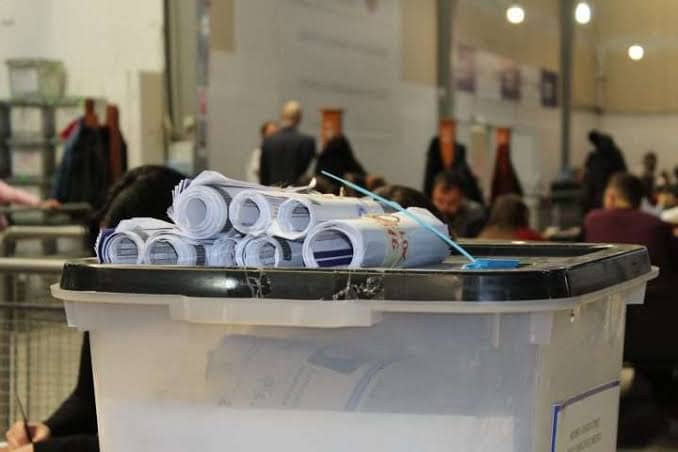 Aprovohen 73 mijë zarfe nga votimi me postë i diasporës, KQZ vazhdon numërimin e tyre