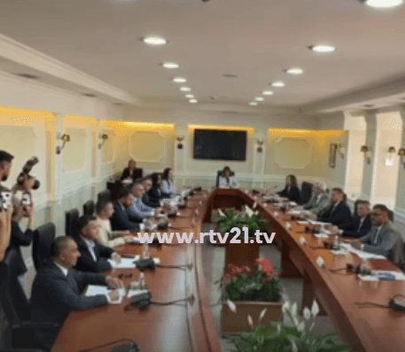 ​Nis takimi i Haxhiut me përfaqësuesit e partive politike