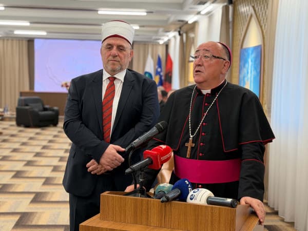 Ipeshkvi Dodë Gjergji me apel për politikanët: Mendoni për të ardhmen, jo për pushtetin