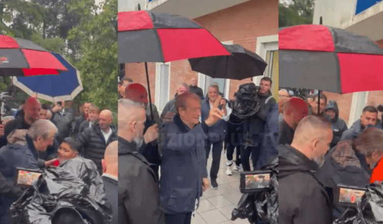 Protesta e PD, Sali Berisha mbërrin në selinë blu