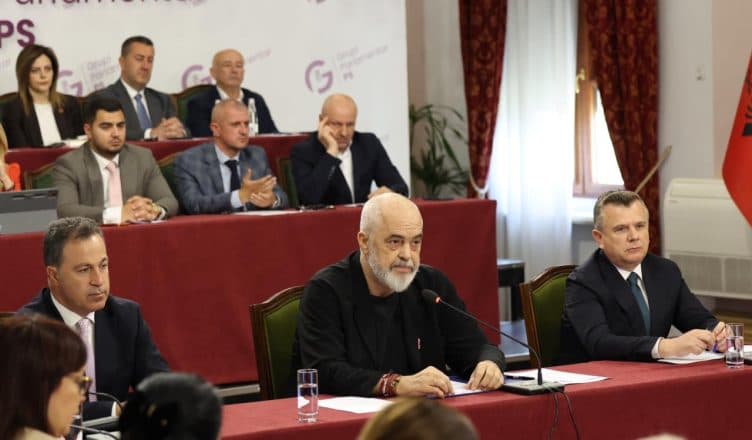 “Si mund të jem unë kundër jush? “, Rama thotë se e ka menduar dorëheqjen