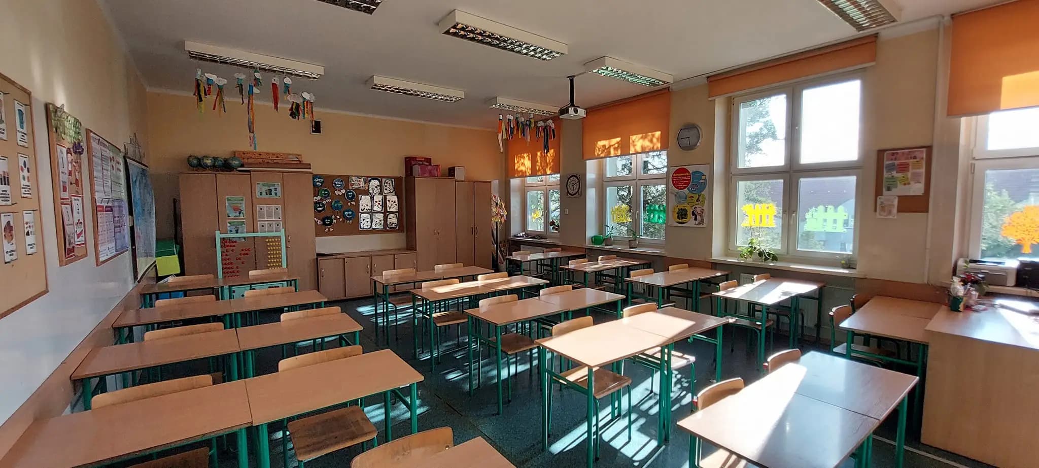 Bie numri i nxënësve dhe i studentëve