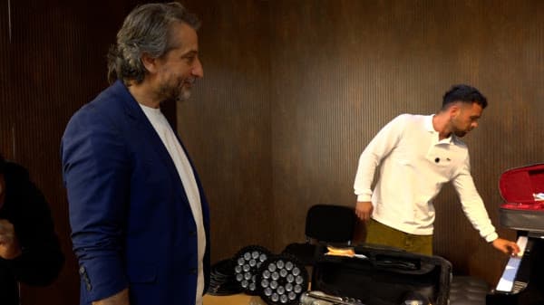 Yll Limani i gëzon nxënësit e “Prenk Jakovës” me një dhuratë të veçantë
