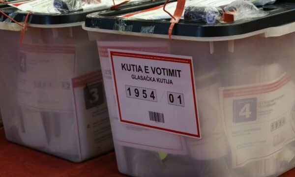 Numërohen mbi gjysma e votave për deputetë, këta janë kandidatët që kanë siguruar ulëse në Kuvend